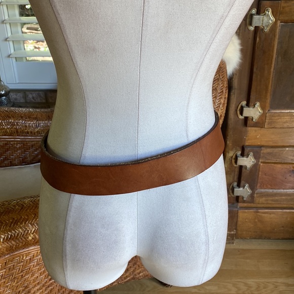 LIZ CLAIBORNE LEATHER BELT WITH BUCKLE 35 INCHES BROWN - Picture 5 of 9